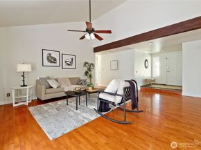 12015 NE 161st St, Bothell WA 98011