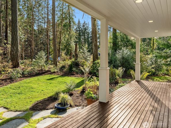 10060 NE Springwood Lane, Bainbridge Island WA 98110
