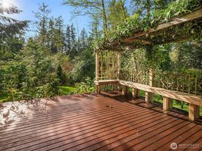 10060 NE Springwood Lane, Bainbridge Island WA 98110
