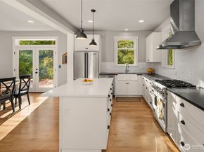 10060 NE Springwood Lane, Bainbridge Island WA 98110