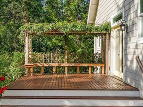 10060 NE Springwood Lane, Bainbridge Island WA 98110