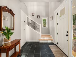10060 NE Springwood Lane, Bainbridge Island WA 98110