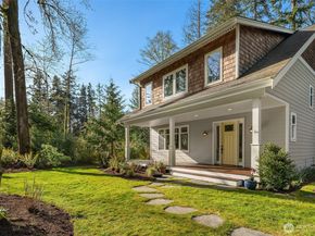 10060 NE Springwood Lane, Bainbridge Island WA 98110