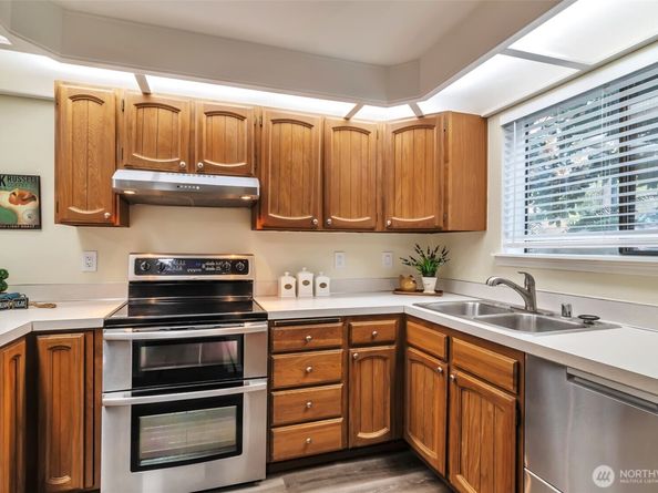 19115 Ballinger Way NE 102, Lake Forest Park WA 98155