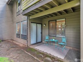 19115 Ballinger Way NE 102, Lake Forest Park WA 98155