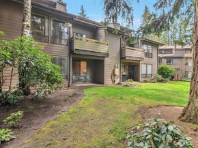 19115 Ballinger Way NE 102, Lake Forest Park WA 98155