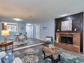 19115 Ballinger Way NE 102, Lake Forest Park WA 98155
