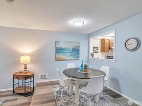 19115 Ballinger Way NE 102, Lake Forest Park WA 98155