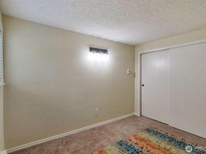 19115 Ballinger Way NE 102, Lake Forest Park WA 98155