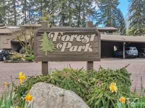 19115 Ballinger Way NE 102, Lake Forest Park WA 98155
