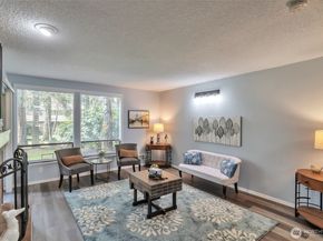 19115 Ballinger Way NE 102, Lake Forest Park WA 98155