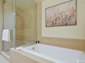 10650 NE 9th Place 1527, Bellevue WA 98004