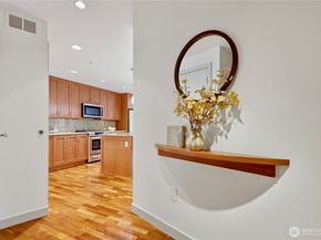 10650 NE 9th Place 1527, Bellevue WA 98004