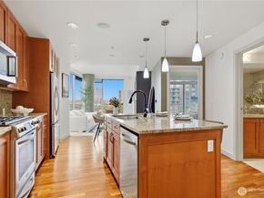 10650 NE 9th Place 1527, Bellevue WA 98004