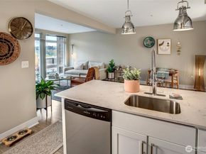 11415 Slater Avenue NE 310, Kirkland WA 98033
