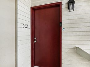 830 Kirkland Way 202, Kirkland WA 98033