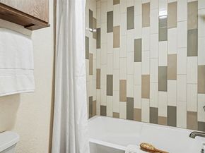 830 Kirkland Way 202, Kirkland WA 98033