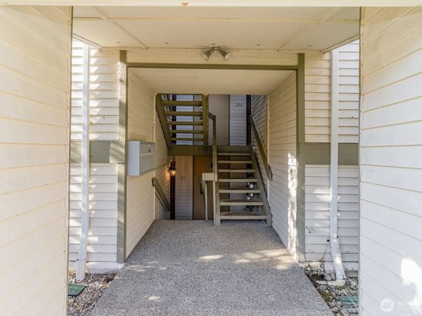 830 Kirkland Way 202, Kirkland WA 98033