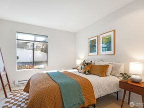 10419 NE 32nd Place E204, Bellevue WA 98004