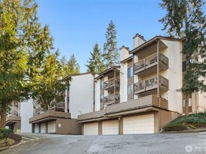 10419 NE 32nd Place E204, Bellevue WA 98004