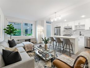 76 Cedar Street 303, Seattle WA 98121