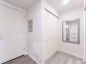 76 Cedar Street 303, Seattle WA 98121