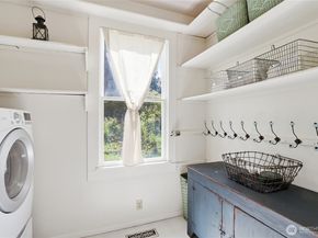 10472 NE Sunrise Bluff Lane, Bainbridge Island WA 98110