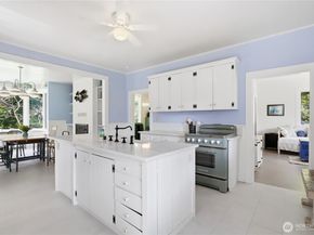10472 NE Sunrise Bluff Lane, Bainbridge Island WA 98110