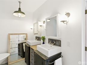 10472 NE Sunrise Bluff Lane, Bainbridge Island WA 98110