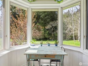 10472 NE Sunrise Bluff Lane, Bainbridge Island WA 98110
