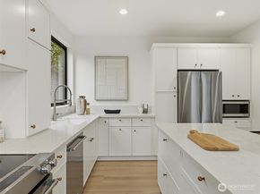 2806 W Dravus Street, Seattle WA 98199