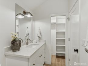 2806 W Dravus Street, Seattle WA 98199