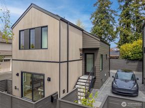 2806 W Dravus Street, Seattle WA 98199