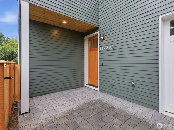 11739 40th Avenue NE A, Seattle WA 98125