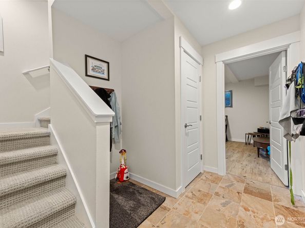 23224 Edmonds Way 107, Edmonds WA 98026