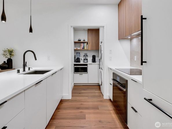 300 110th Avenue NE 314, Bellevue WA 98004