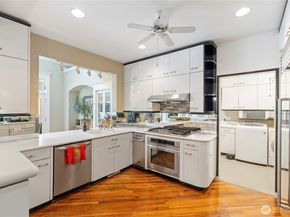 5601 W Mercer Way, Mercer Island WA 98040