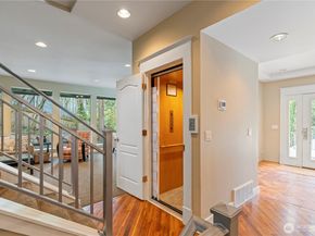 5601 W Mercer Way, Mercer Island WA 98040