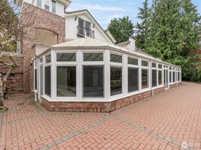 5601 W Mercer Way, Mercer Island WA 98040