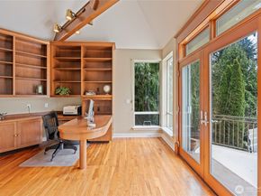 5601 W Mercer Way, Mercer Island WA 98040