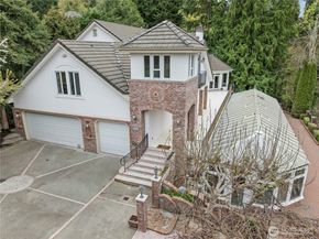 5601 W Mercer Way, Mercer Island WA 98040