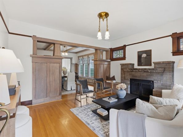 715 N 48th Street, Seattle WA 98103