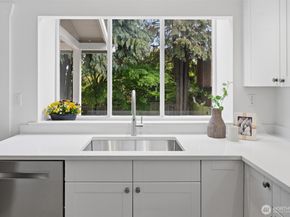 715 N 48th Street, Seattle WA 98103