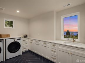 5533 106th Avenue NE, Kirkland WA 98033