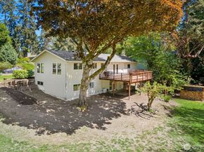 711 Eagle Cliff Rd NE, Bainbridge Island WA 98110