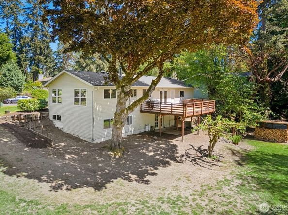 711 Eagle Cliff Rd NE, Bainbridge Island WA 98110