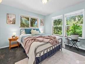 711 Eagle Cliff Rd NE, Bainbridge Island WA 98110
