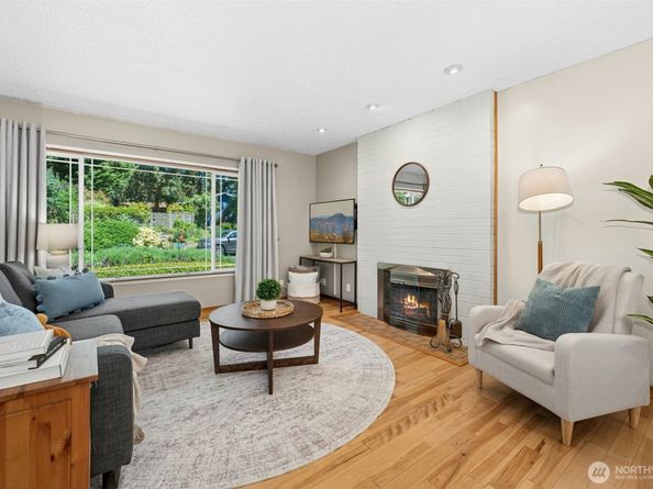 711 Eagle Cliff Rd NE, Bainbridge Island WA 98110