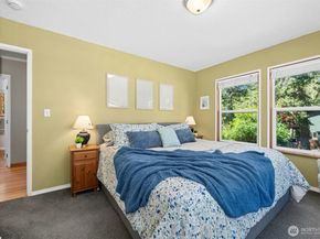 711 Eagle Cliff Rd NE, Bainbridge Island WA 98110