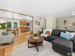 711 Eagle Cliff Rd NE, Bainbridge Island WA 98110